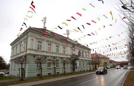 PUSTNA OKRASITEV CERKNICE 06 FOTO LJUBO VUKELIČ